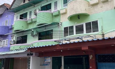 À vendre 4 chambres maison de ville à Sam Phran, Nakhon Pathom