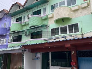 À vendre 4 chambres maison de ville à Sam Phran, Nakhon Pathom