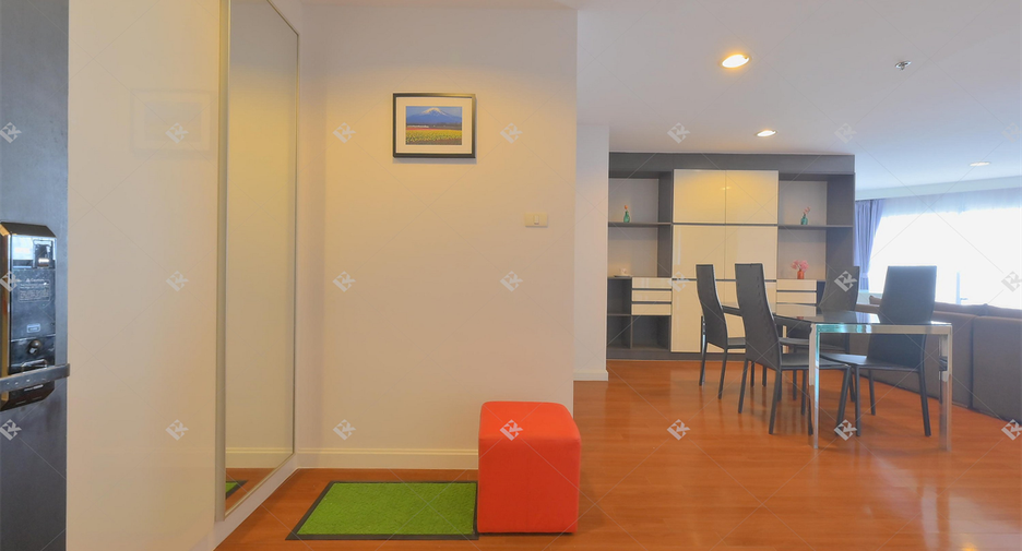 Condo en alquiler de 3 habitaciones en Huai Khwang, Bangkok