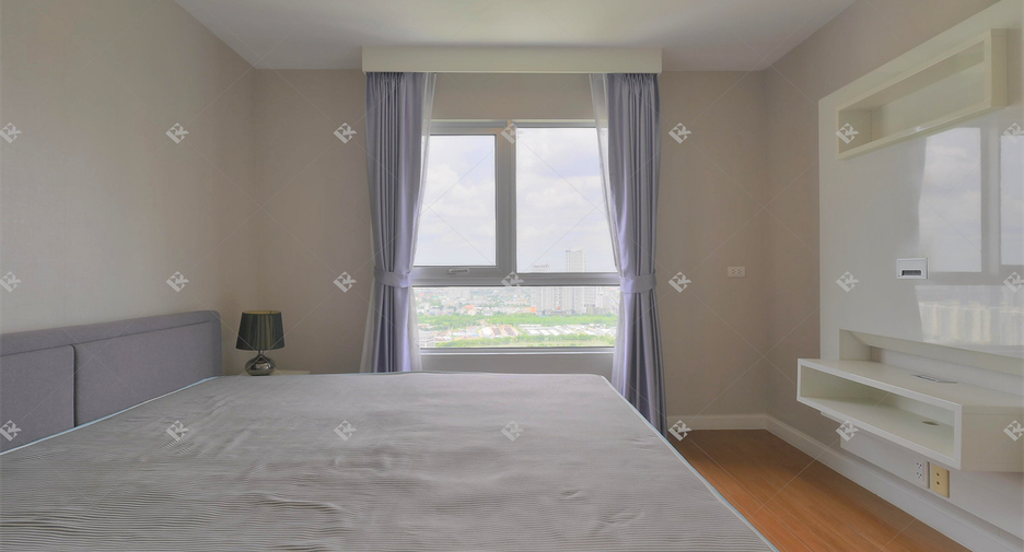 Condo en alquiler de 3 habitaciones en Huai Khwang, Bangkok