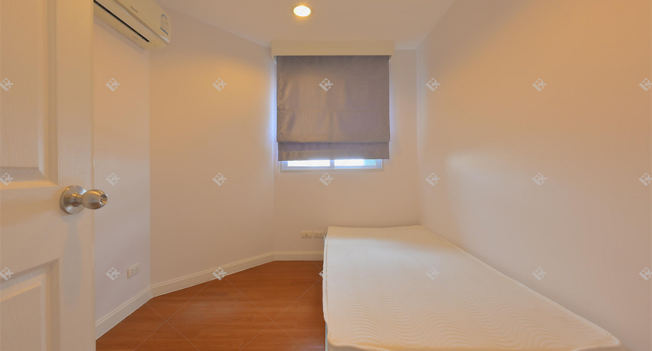 Condo en alquiler de 3 habitaciones en Huai Khwang, Bangkok