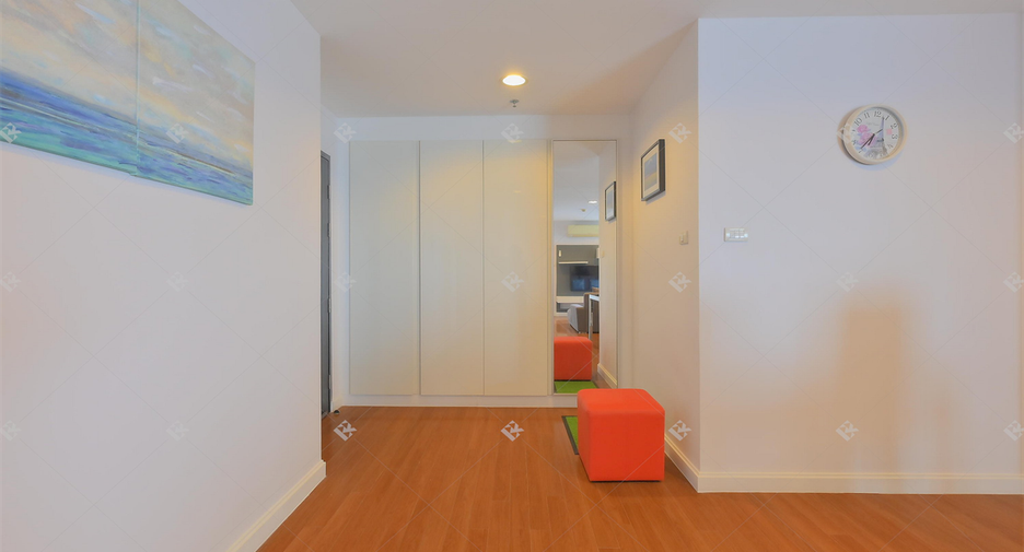 Condo en alquiler de 3 habitaciones en Huai Khwang, Bangkok