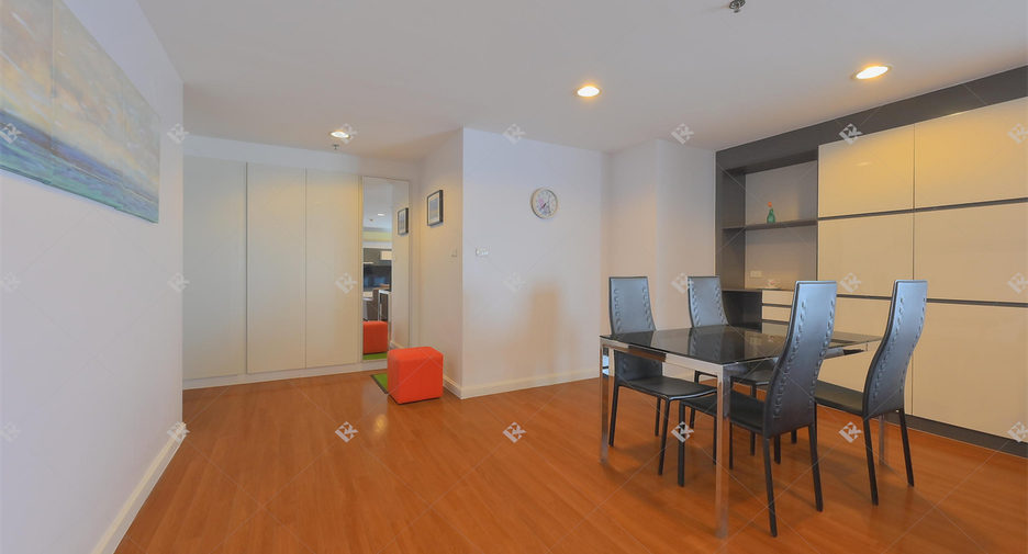 Condo en alquiler de 3 habitaciones en Huai Khwang, Bangkok