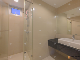 For rent 3 bedrooms condo in Huai Khwang, Bangkok