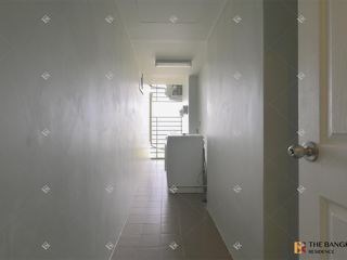 For rent 3 bedrooms condo in Huai Khwang, Bangkok