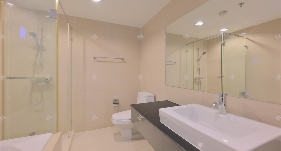 Condo en alquiler de 3 habitaciones en Huai Khwang, Bangkok