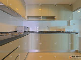 For rent 3 bedrooms condo in Huai Khwang, Bangkok