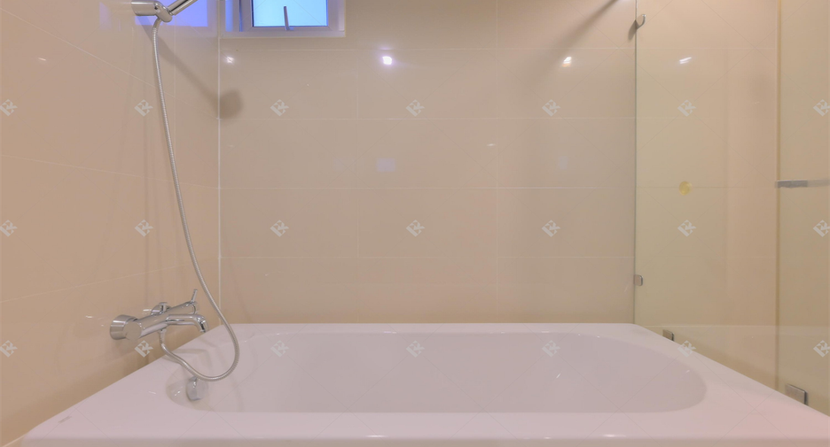 Condo en alquiler de 3 habitaciones en Huai Khwang, Bangkok