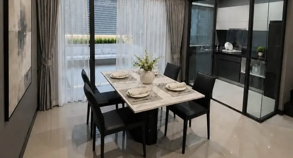 For rent 3 bedrooms townhouse in Lat Phrao, Bangkok