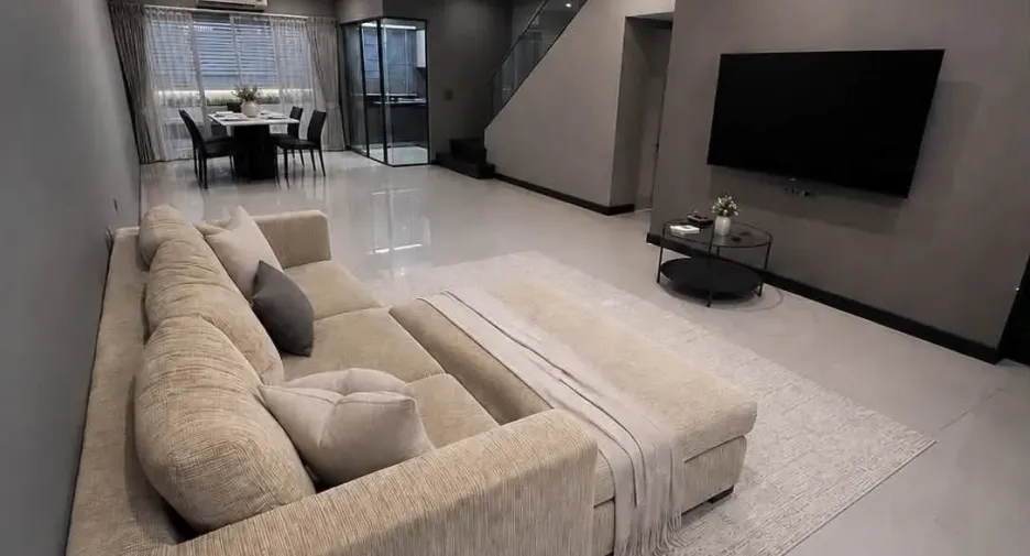 For rent 3 bedrooms townhouse in Lat Phrao, Bangkok
