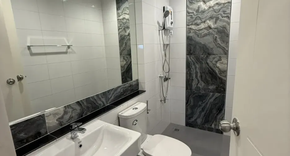 For rent 3 bedrooms townhouse in Prawet, Bangkok