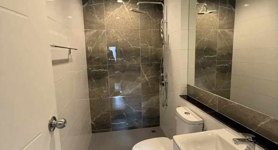 For rent 3 bedrooms townhouse in Prawet, Bangkok