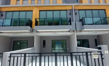 For rent 3 bedrooms townhouse in Prawet, Bangkok