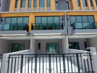 For rent 3 bedrooms townhouse in Prawet, Bangkok