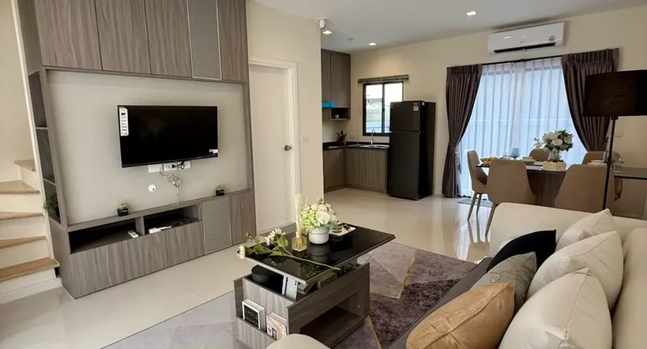 For rent 3 bedrooms townhouse in Prawet, Bangkok