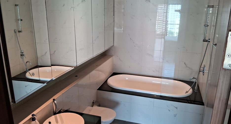 For rent 2 bedrooms condo in Khlong Toei, Bangkok