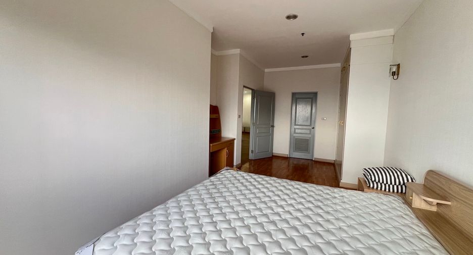 Wohnung zur Miete mit 3 Zimmer in Khlong Toei, Bangkok