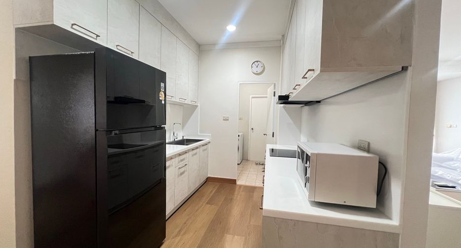 Wohnung zur Miete mit 3 Zimmer in Khlong Toei, Bangkok
