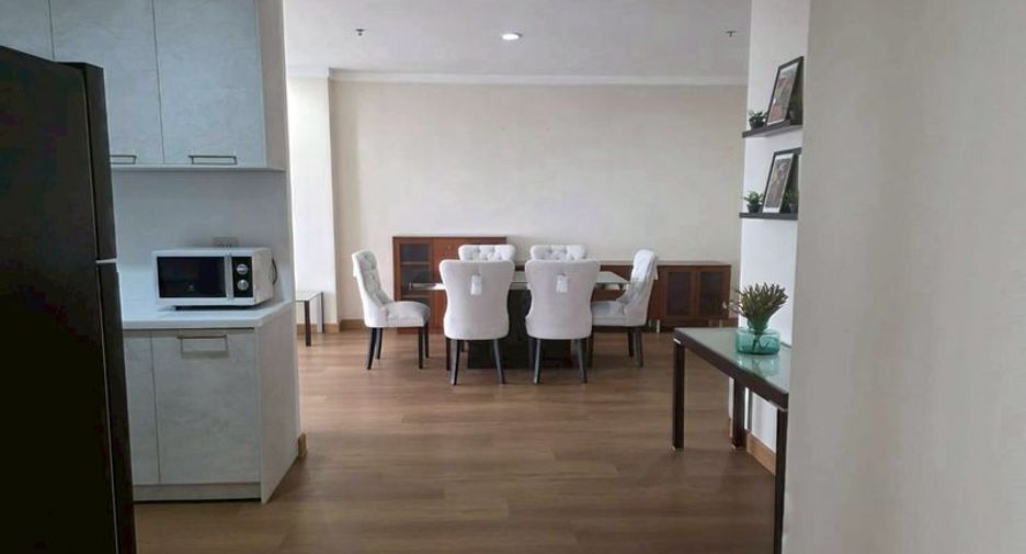 Wohnung zur Miete mit 3 Zimmer in Khlong Toei, Bangkok