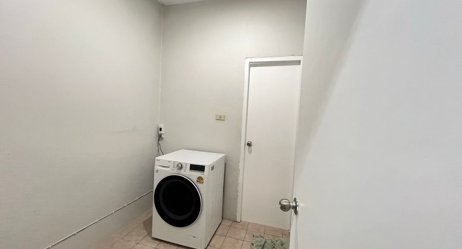 Wohnung zur Miete mit 3 Zimmer in Khlong Toei, Bangkok