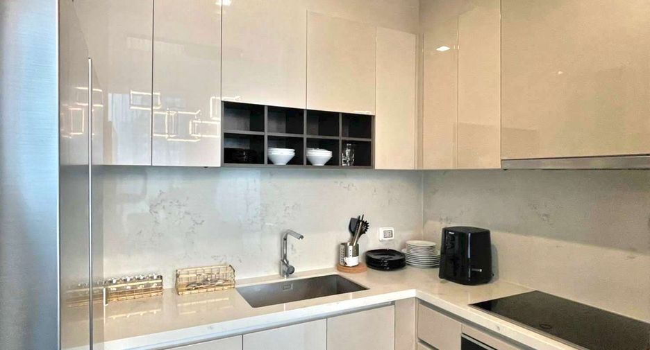 For rent 2 bedrooms condo in Khlong Toei, Bangkok