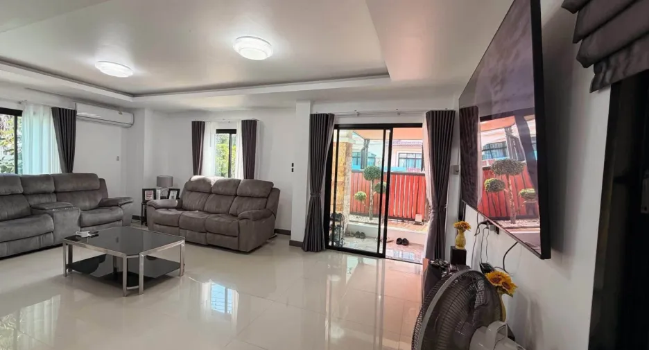 Villa en venta de 4 habitaciones en Bang Saray, Pattaya