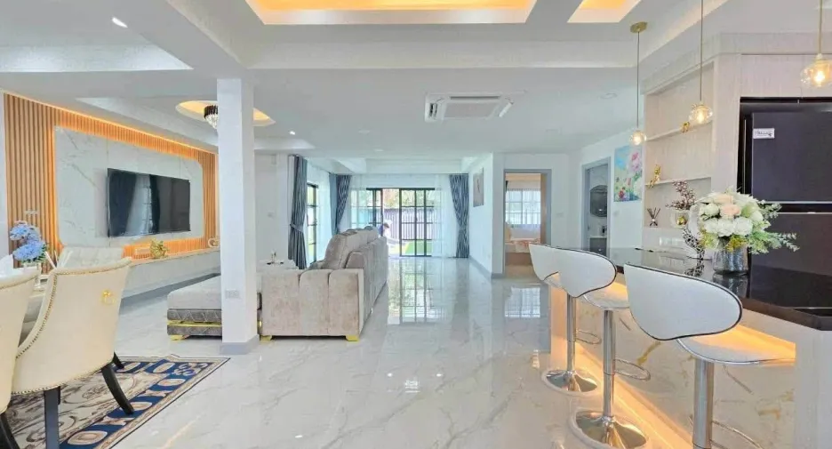 Villa zum Kauf mit 4 Zimmer in Bang Lamung, Chonburi