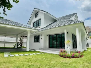 Villa zum Kauf mit 4 Zimmer in Bang Lamung, Chonburi