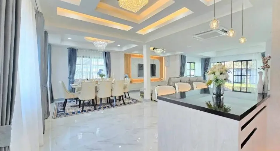 Villa zum Kauf mit 4 Zimmer in Bang Lamung, Chonburi