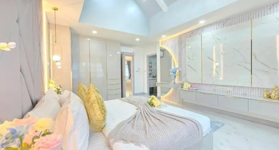 Villa zum Kauf mit 4 Zimmer in Bang Lamung, Chonburi