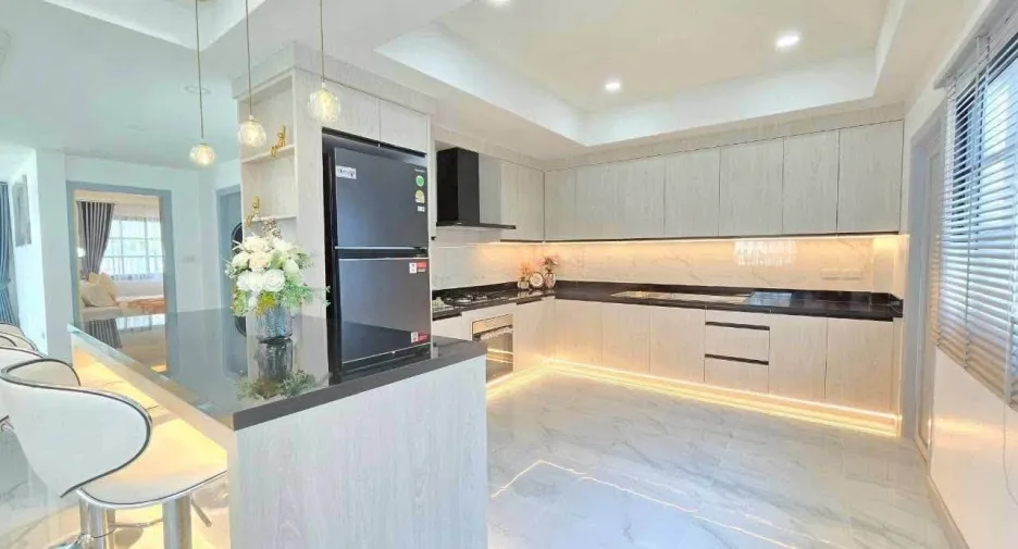 Villa zum Kauf mit 4 Zimmer in Bang Lamung, Chonburi