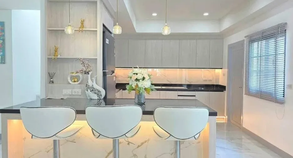 Villa zum Kauf mit 4 Zimmer in Bang Lamung, Chonburi