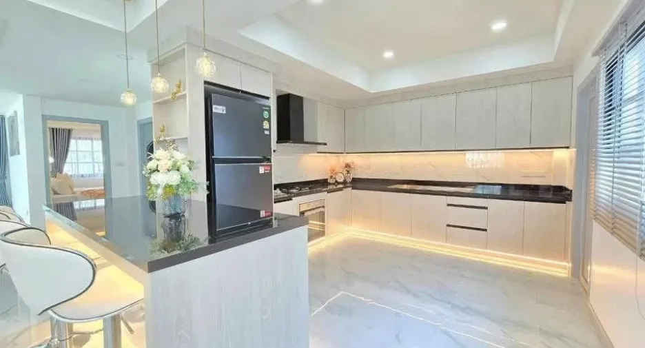 Villa zum Kauf mit 4 Zimmer in Bang Lamung, Chonburi