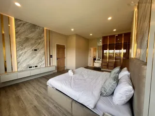 Villa zum Kauf mit 5 Zimmer in Bang Lamung, Chonburi
