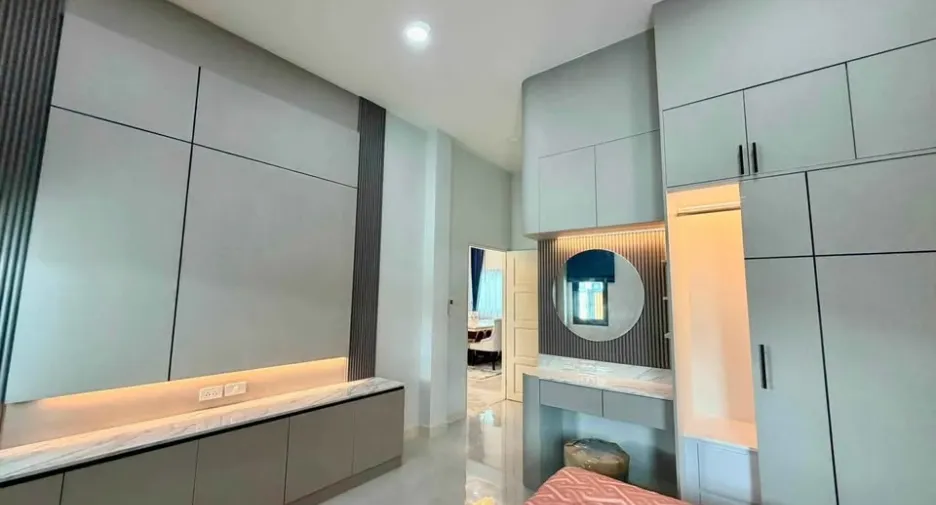 Villa zum Kauf mit 4 Zimmer in Bang Lamung, Chonburi