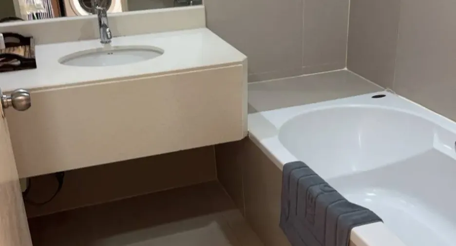 For sale and for rent studio condo in Khlong Toei, Bangkok