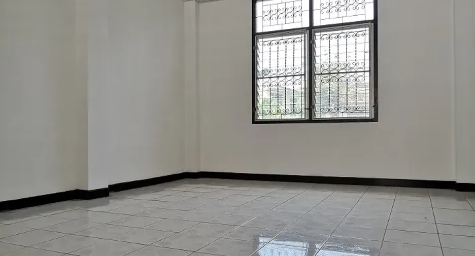 For rent 5 bedrooms house in Din Daeng, Bangkok