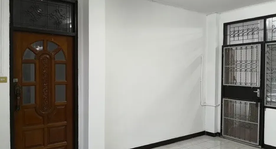 For rent 5 bedrooms house in Din Daeng, Bangkok