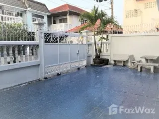 For rent 5 bedrooms house in Din Daeng, Bangkok