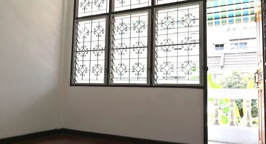 For rent 5 bedrooms house in Din Daeng, Bangkok
