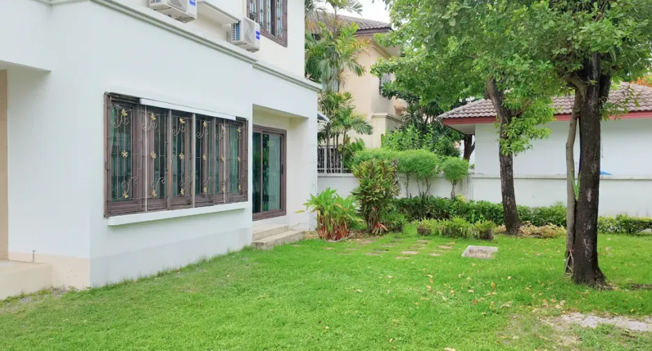 For rent 3 bedrooms house in Mueang Nonthaburi, Nonthaburi