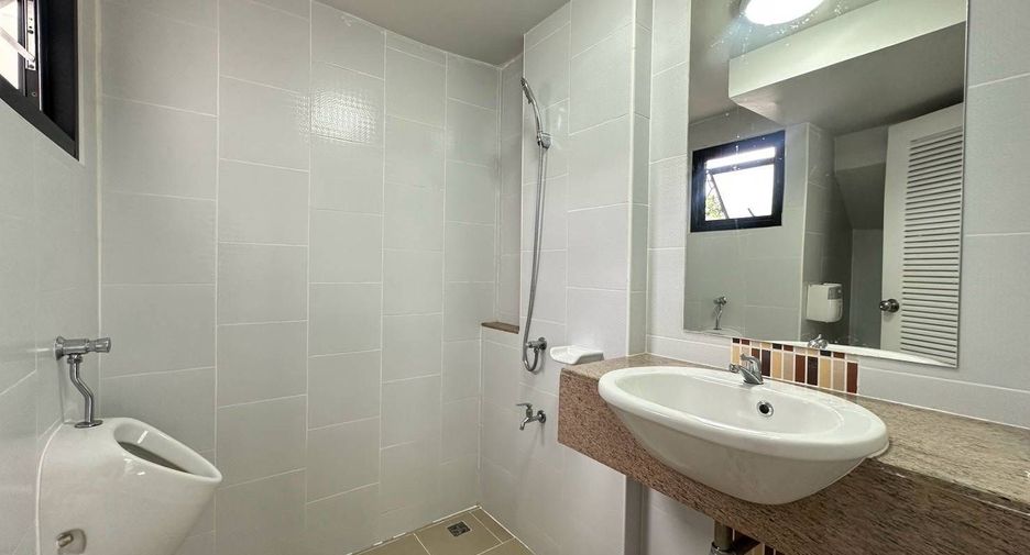 Haus zur Miete mit 3 Zimmer in Bang Lamung, Chonburi