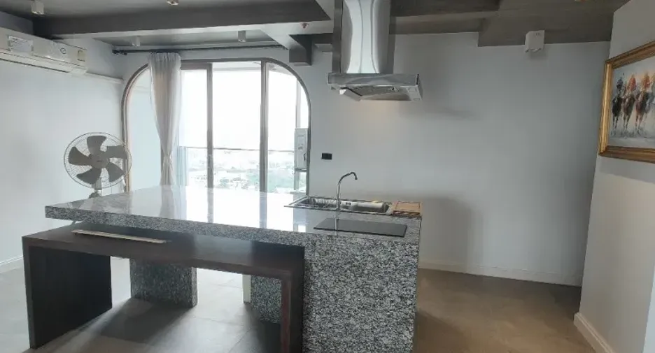 À vendre 2 chambres condo à Bang Na, Bangkok