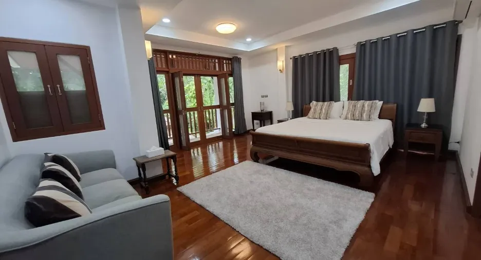 À louer 4 chambres villa à Mueang Phuket, Phuket