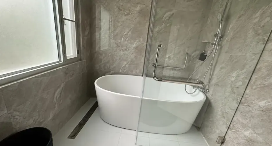 For rent 4 bedrooms villa in Mueang Phuket, Phuket