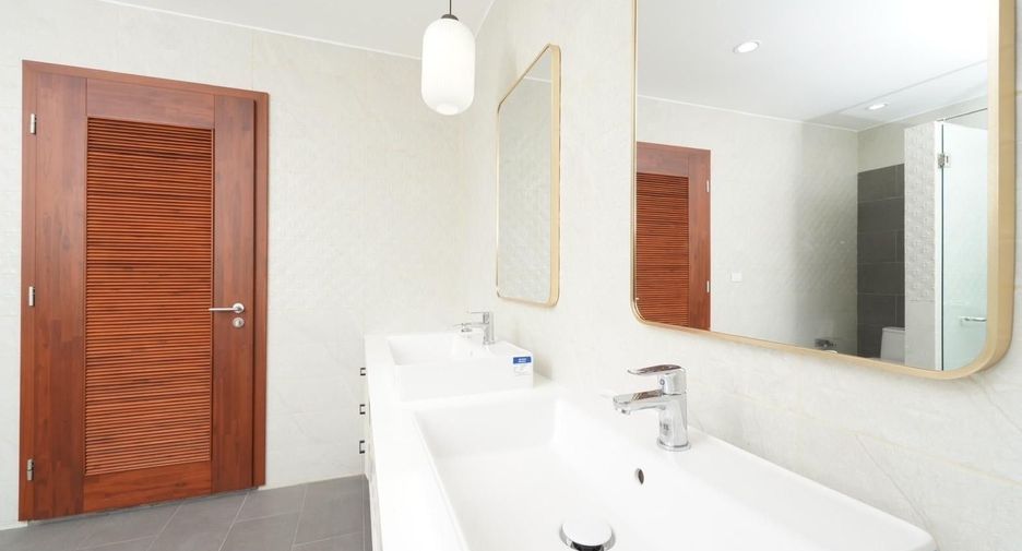 À vendre et à louer 4 chambres villa à Mueang Phuket, Phuket