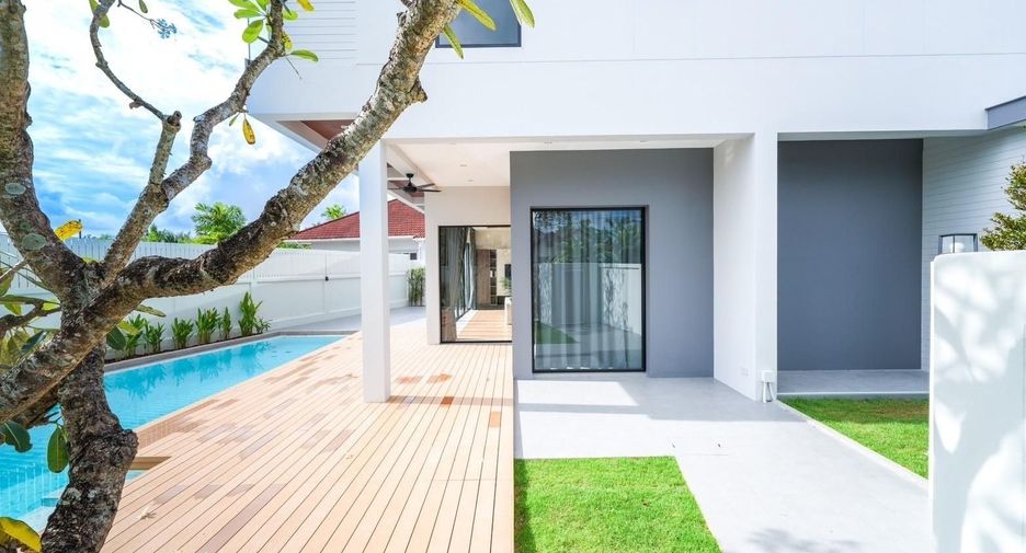 À vendre et à louer 4 chambres villa à Mueang Phuket, Phuket