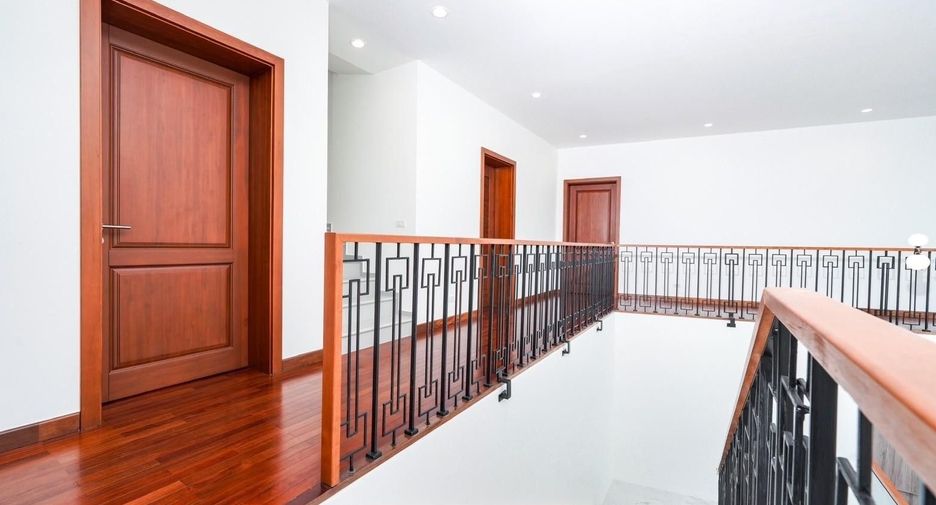 À vendre et à louer 4 chambres villa à Mueang Phuket, Phuket