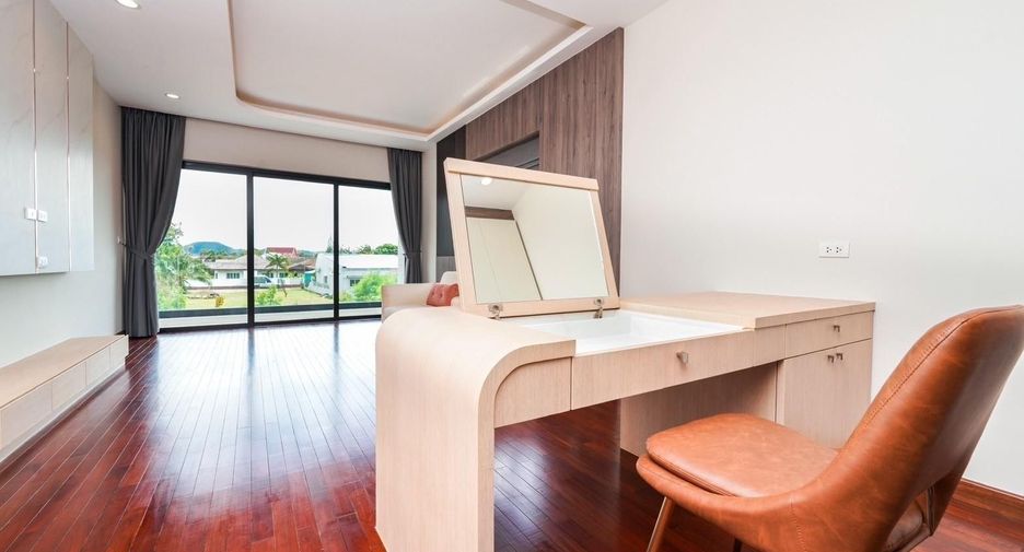À vendre et à louer 4 chambres villa à Mueang Phuket, Phuket