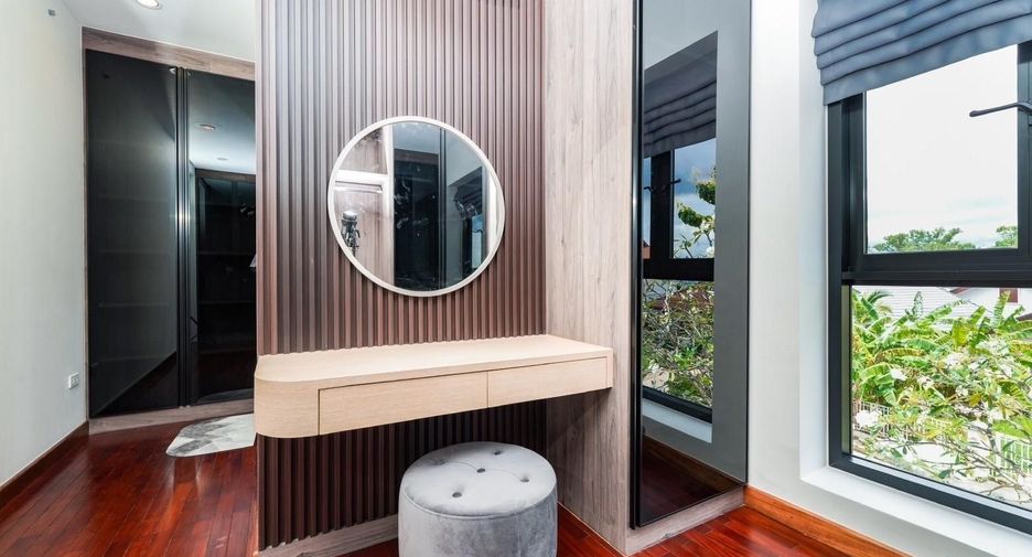 À vendre et à louer 4 chambres villa à Mueang Phuket, Phuket